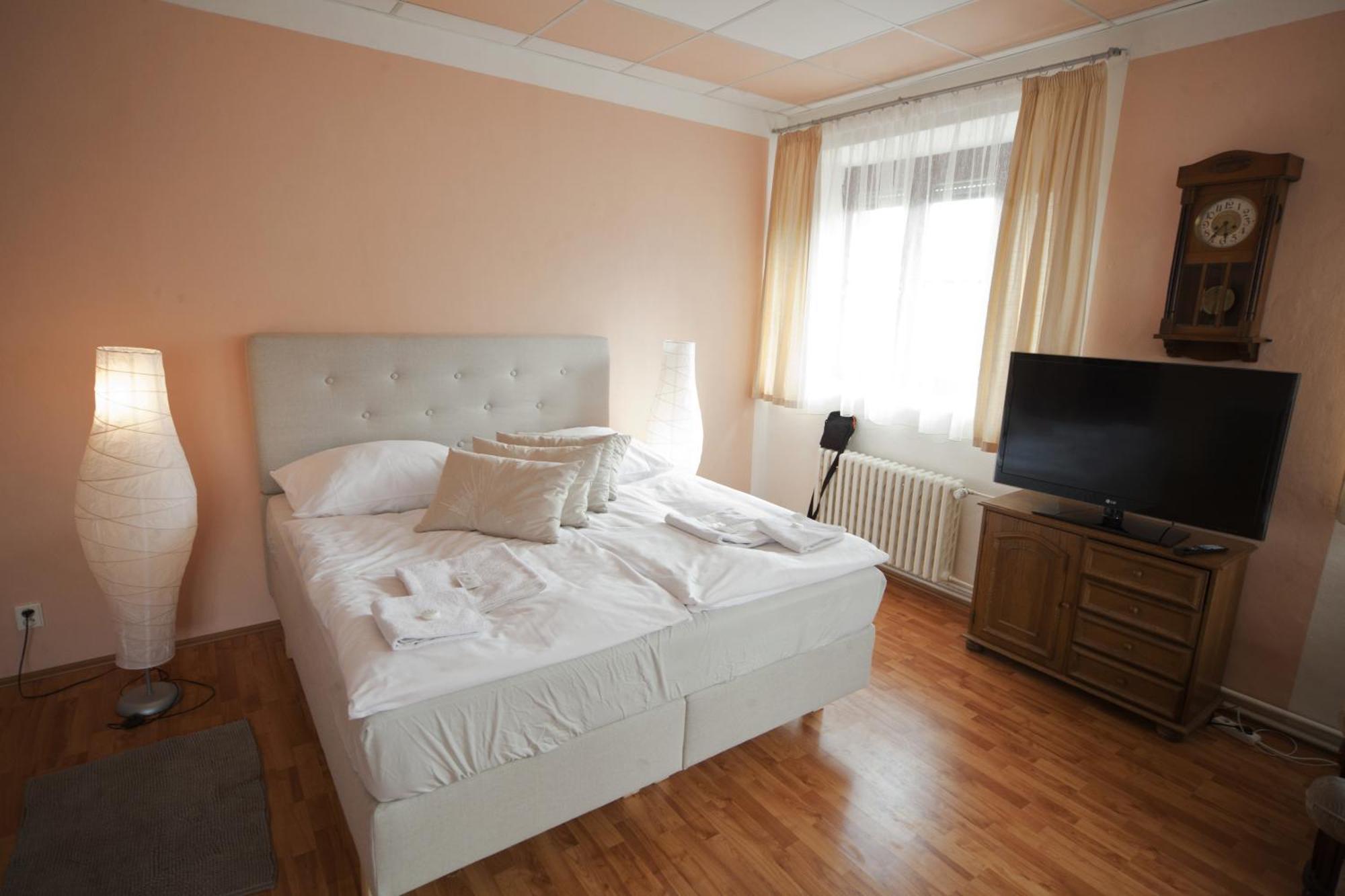 U Heligonky Hotel Brno Phòng bức ảnh